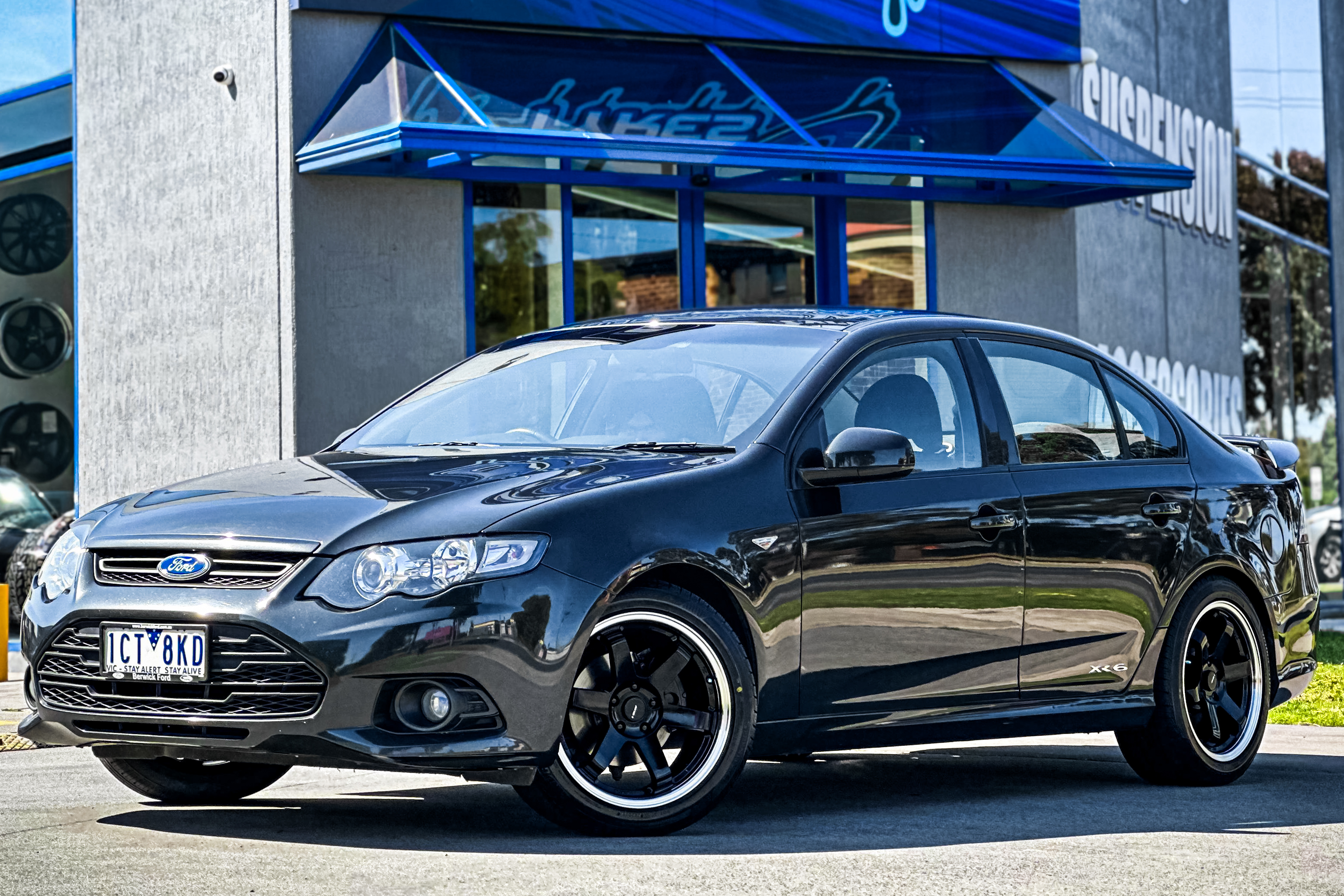 AV_06_GLOSS_BLACK_POLISHED_LIP_4